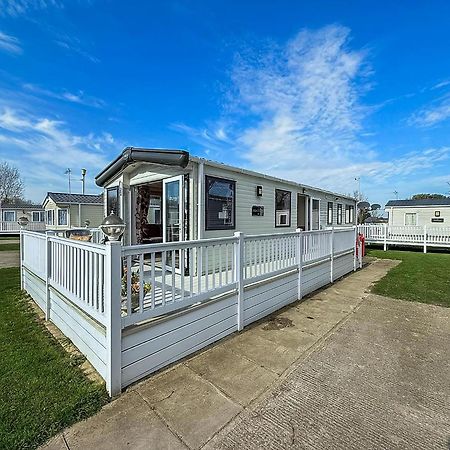 Hopton on Sea Gorgeous 6 Berth Caravan With Decking And Wi-Fi At Broadland Sands Ref 20377Bs מראה חיצוני תמונה