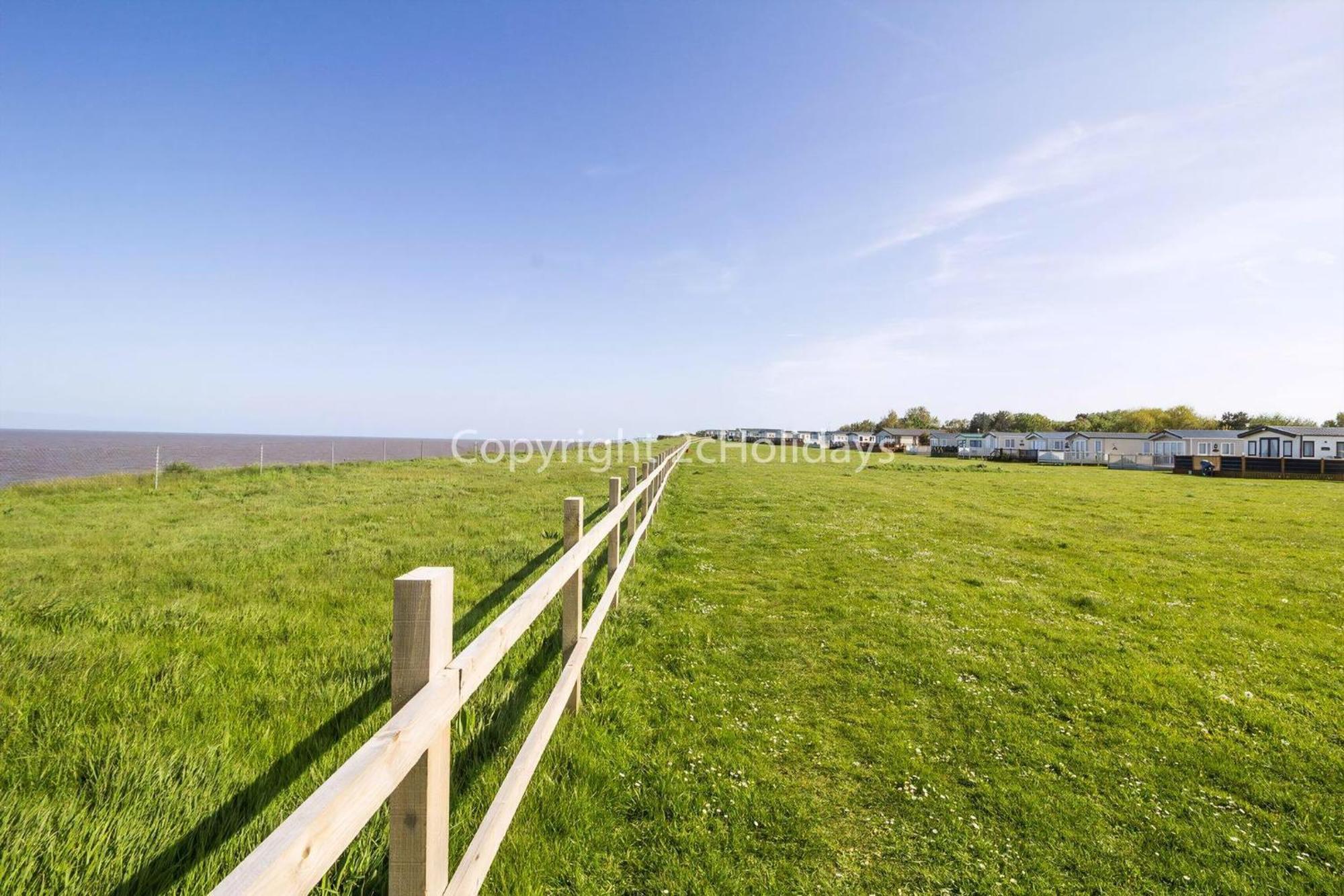 Hopton on Sea Gorgeous 6 Berth Caravan With Decking And Wi-Fi At Broadland Sands Ref 20377Bs מראה חיצוני תמונה