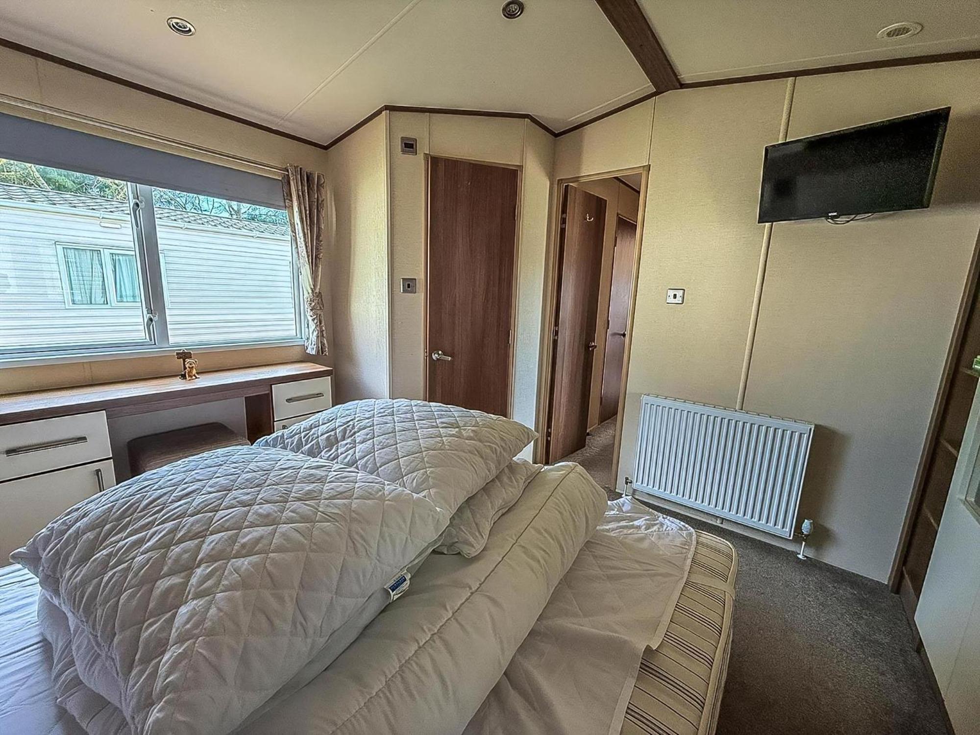 Hopton on Sea Gorgeous 6 Berth Caravan With Decking And Wi-Fi At Broadland Sands Ref 20377Bs מראה חיצוני תמונה